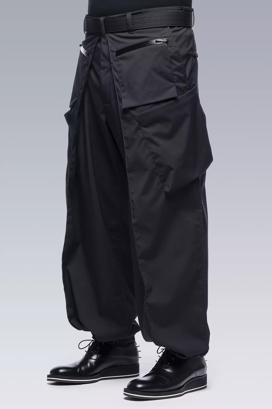 P45A-E Encapsulated Nylon Single Pleat Cargo Trouser Black - 13