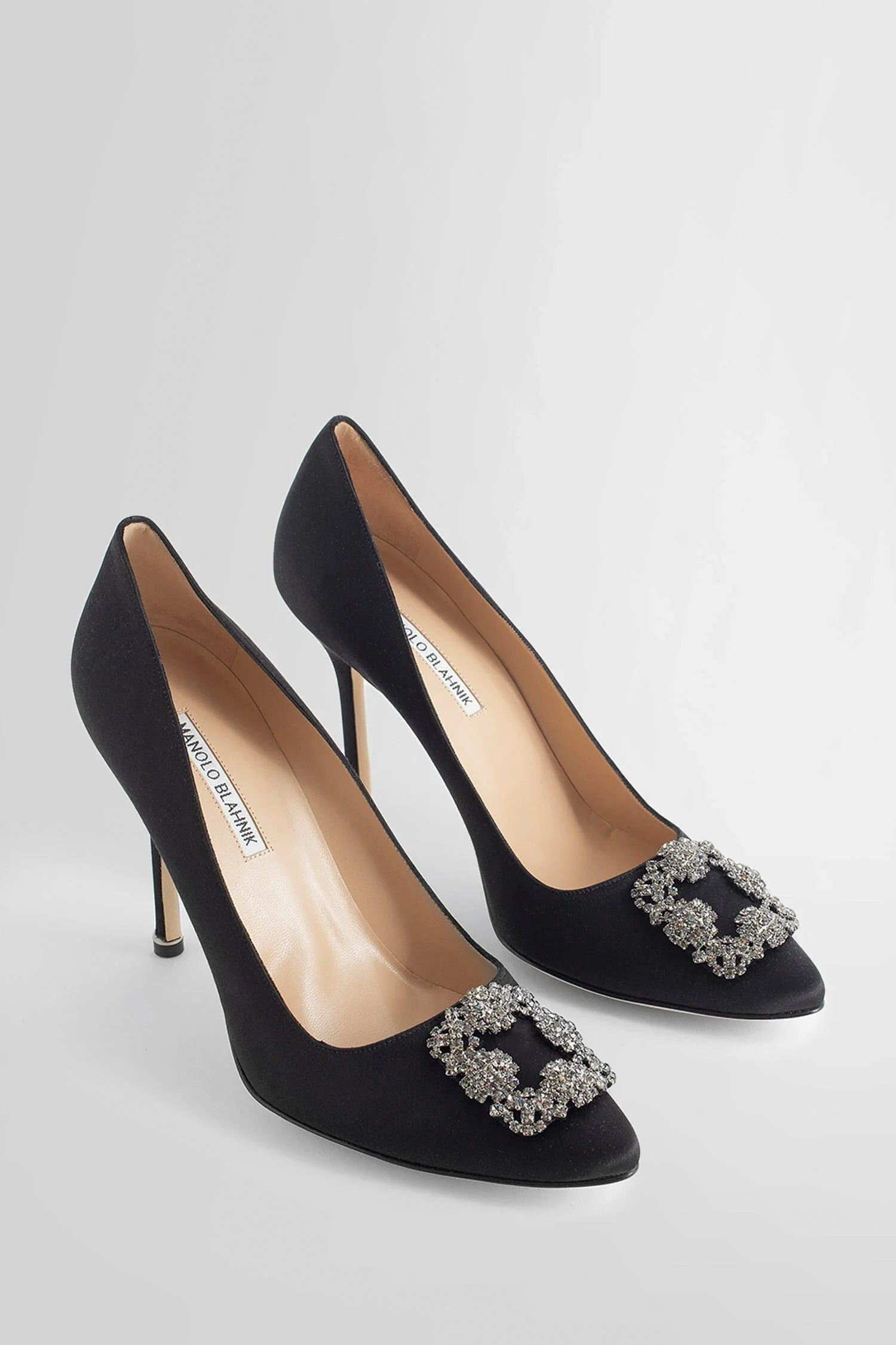Manolo-Blahnik-Woman-Black-Pumps - 7