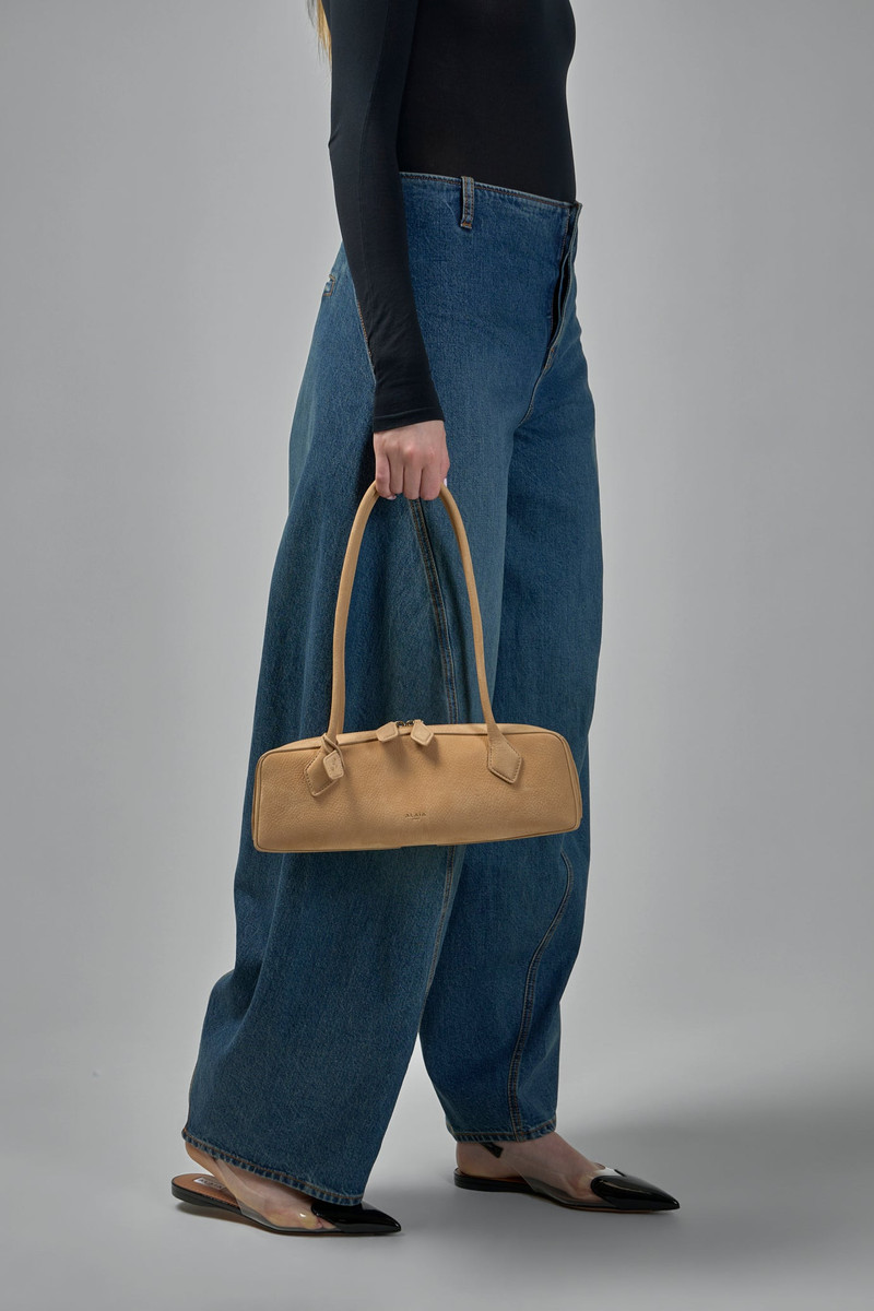 Alaïa Le Teckel Medium Bag in Leather outlook