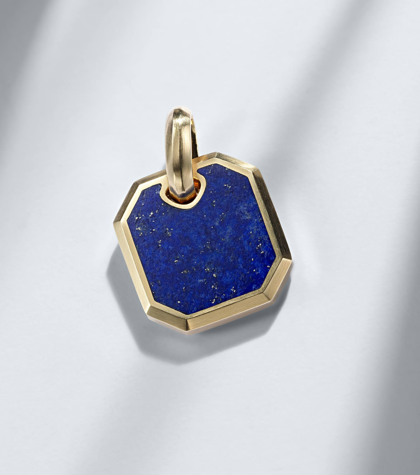 Amulet 18kt gold pendant with lapis lazuli - 4