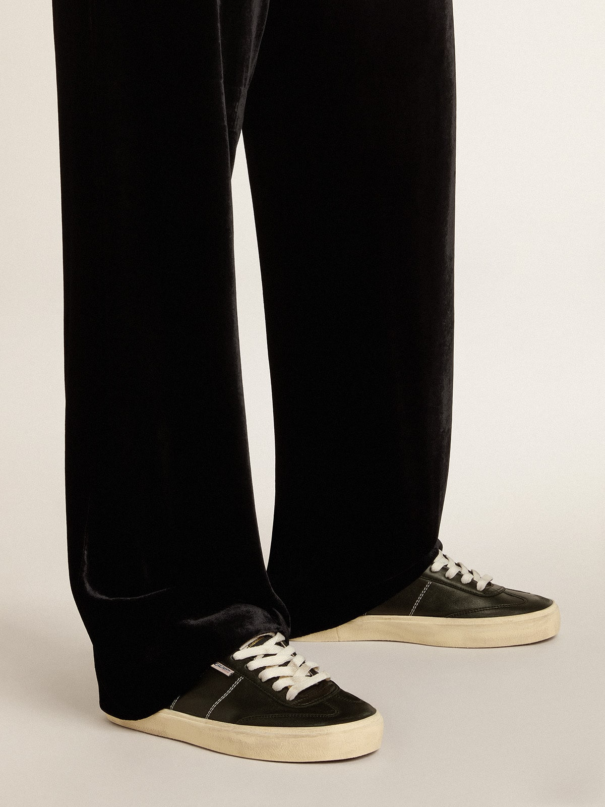 Soul Star in black nappa with black suede heel tab - 3