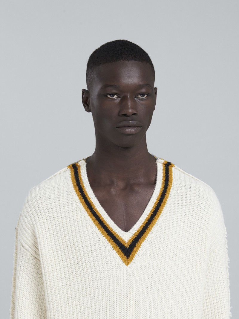 WHITE KNITTED V-NECK SWEATER 4