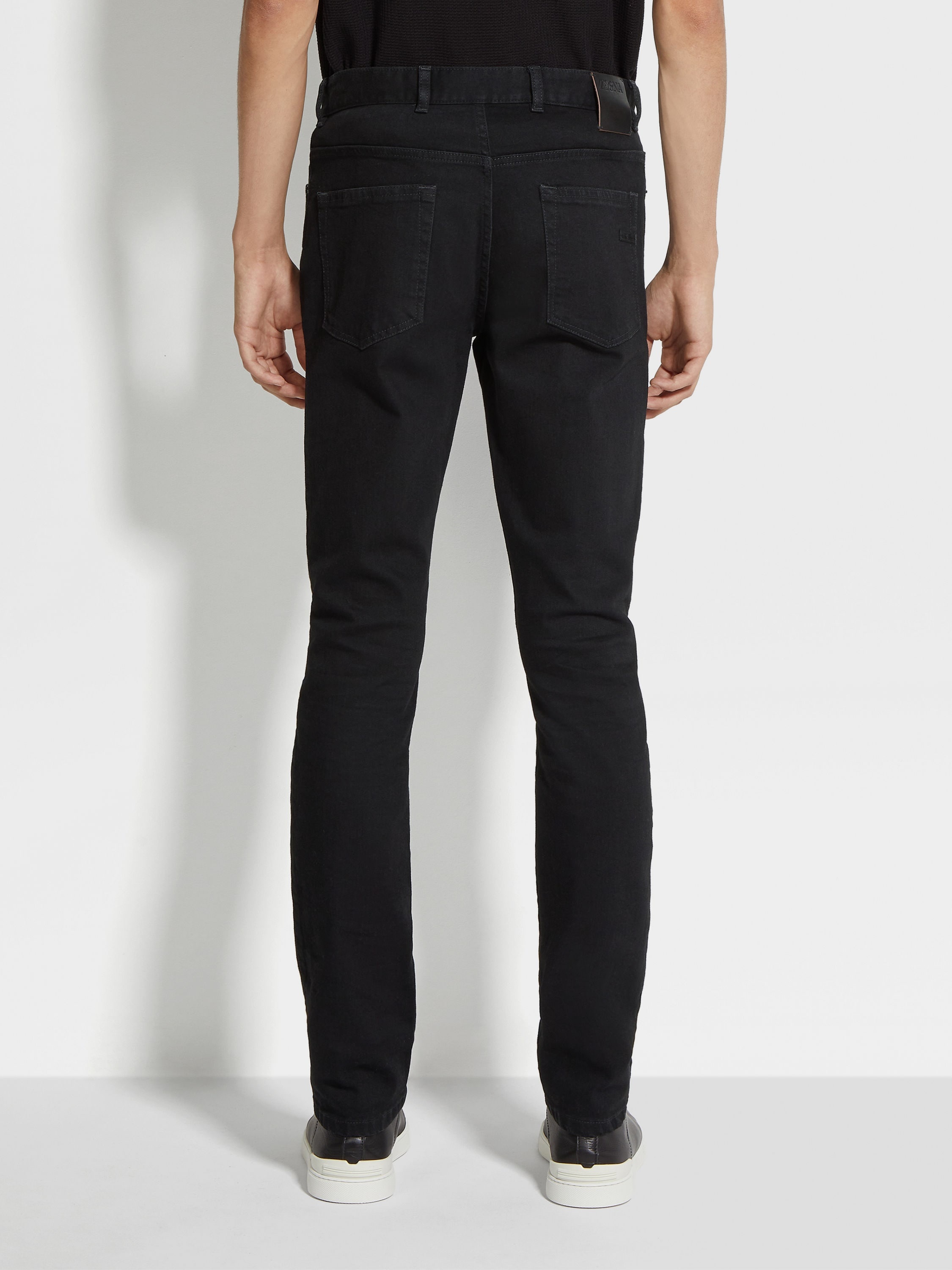 BLACK RINSE-WASHED STRETCH COTTON ROCCIA JEANS - 5