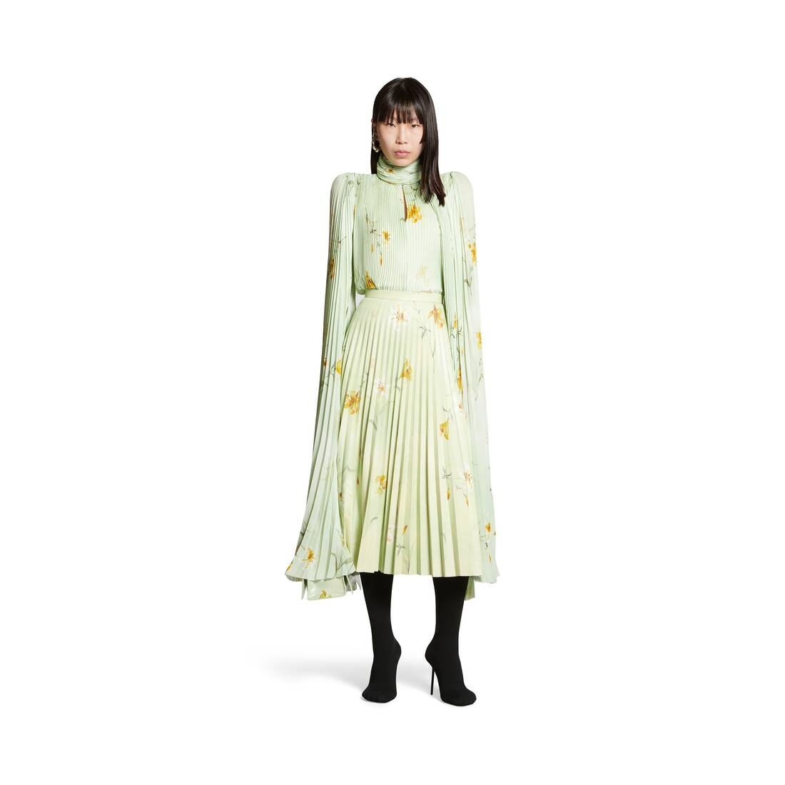 Women's Lilies Printed Pleated Skirt in Green - 2