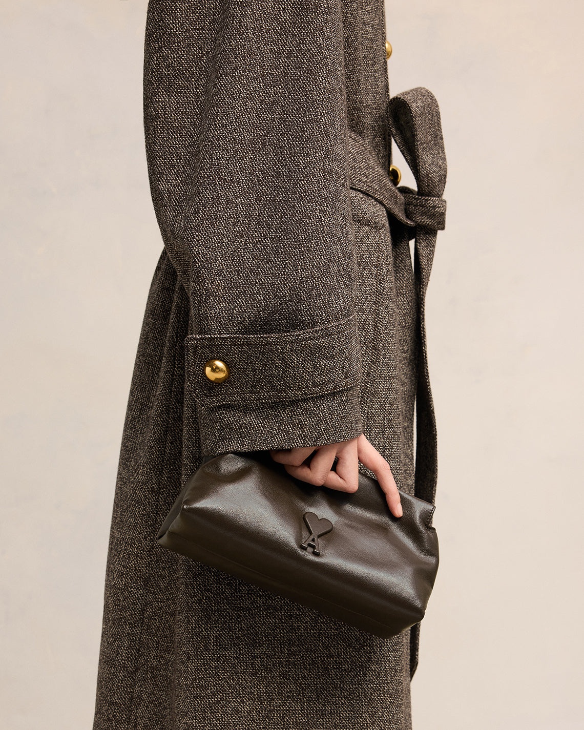 【Ami paris】Voulez-Vous ポーチ ull700al0052221 ブラウン Dark Coffee Voulez-Vous Pouch | AMI PARIS