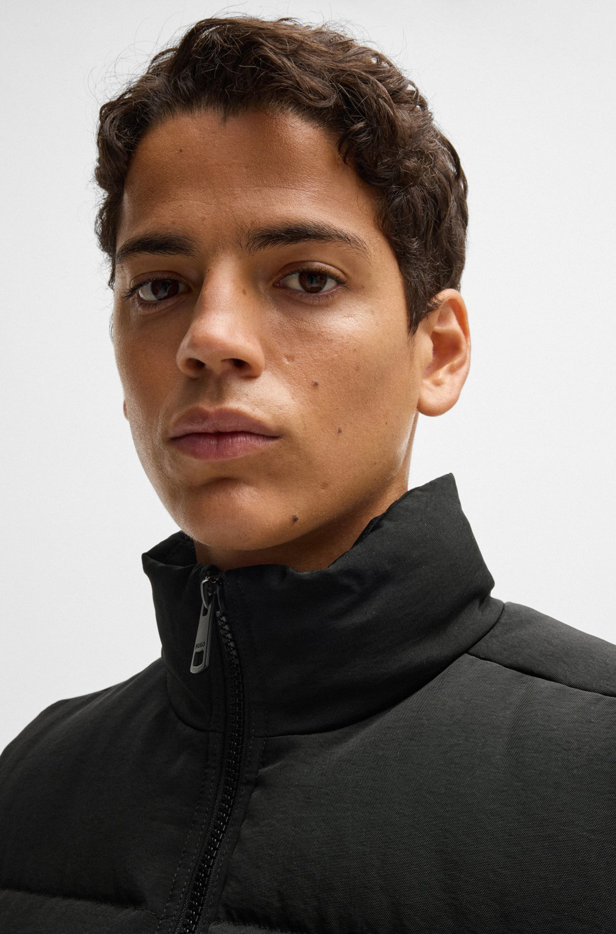 WATER-REPELLENT GILET WITH BLUE LOGO LABEL - 5