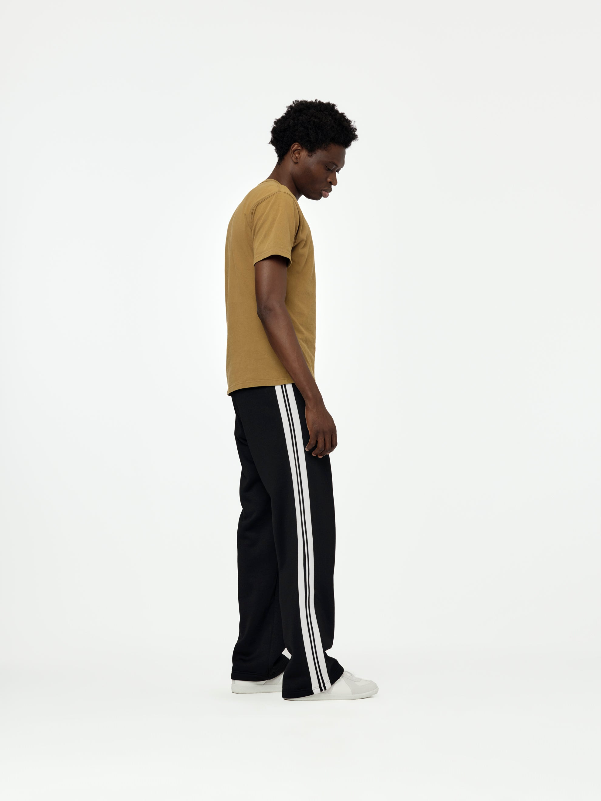 RECYCLED NYLON BLEND TRACKPANTS (BLACK) - 5