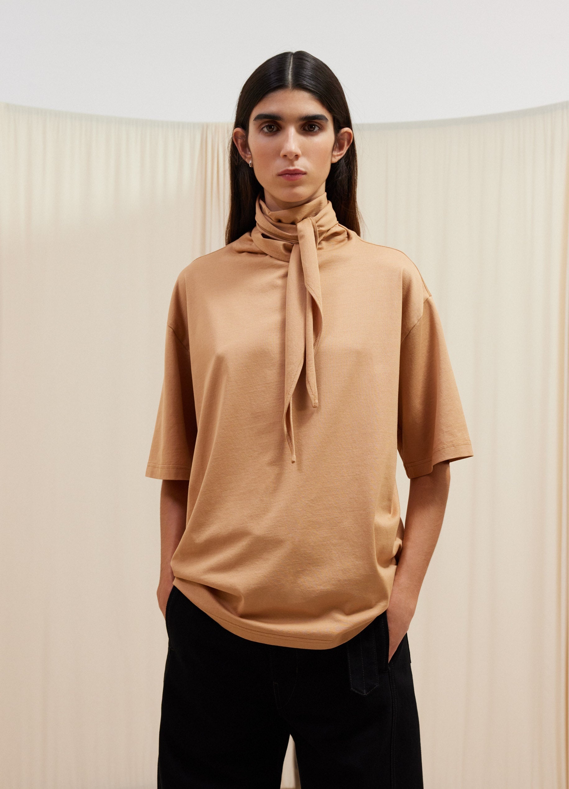 Tシャツ・カットソー LEMAIRE FW25 HIGH NECK L/S TEE (TO1467LJ1043 BK878) Lemaire Stand Collar Shirt Cotton Twill Black | Cultizm