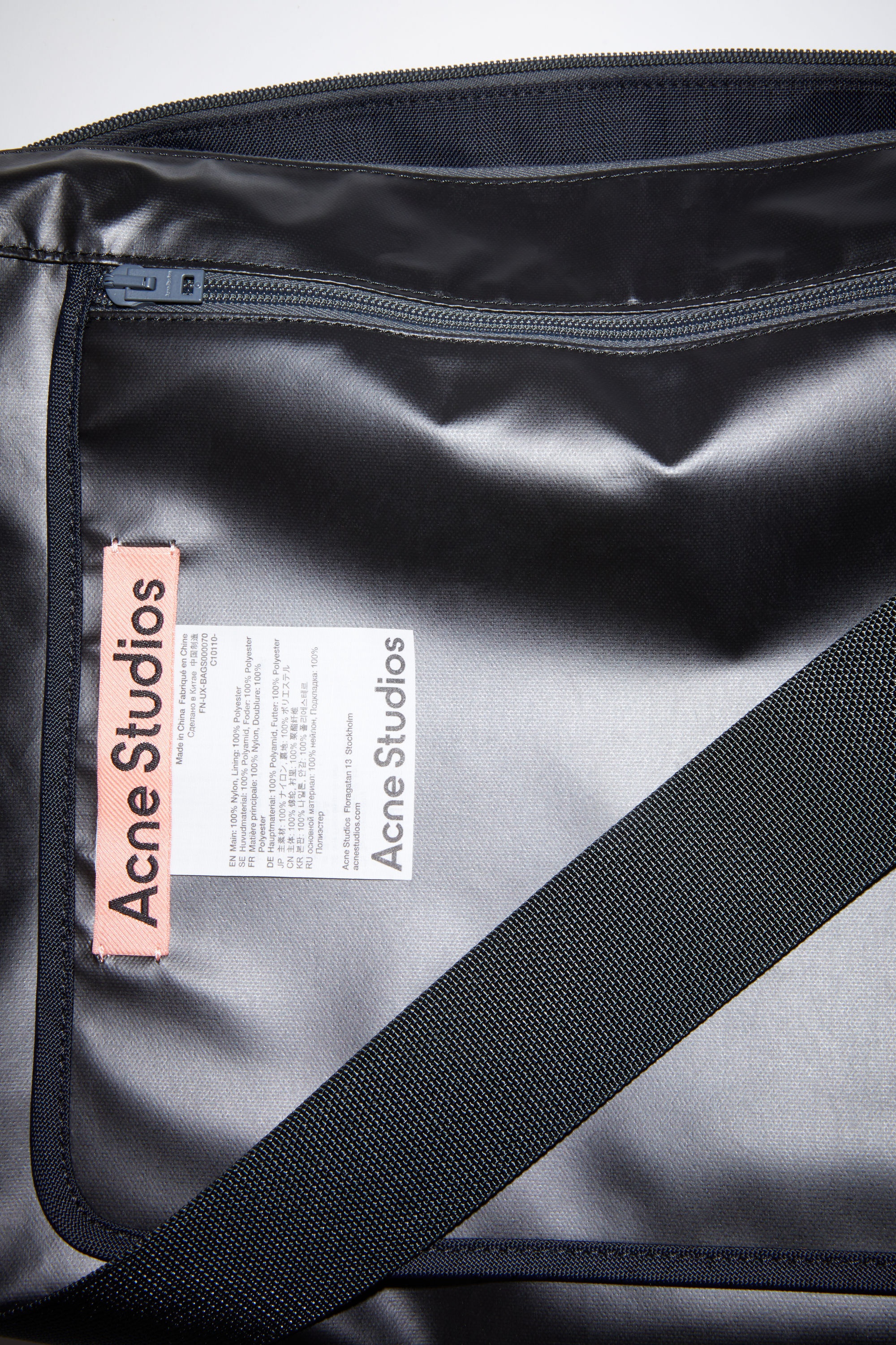 Acne Studios Nylon gym bag - Black | REVERSIBLE