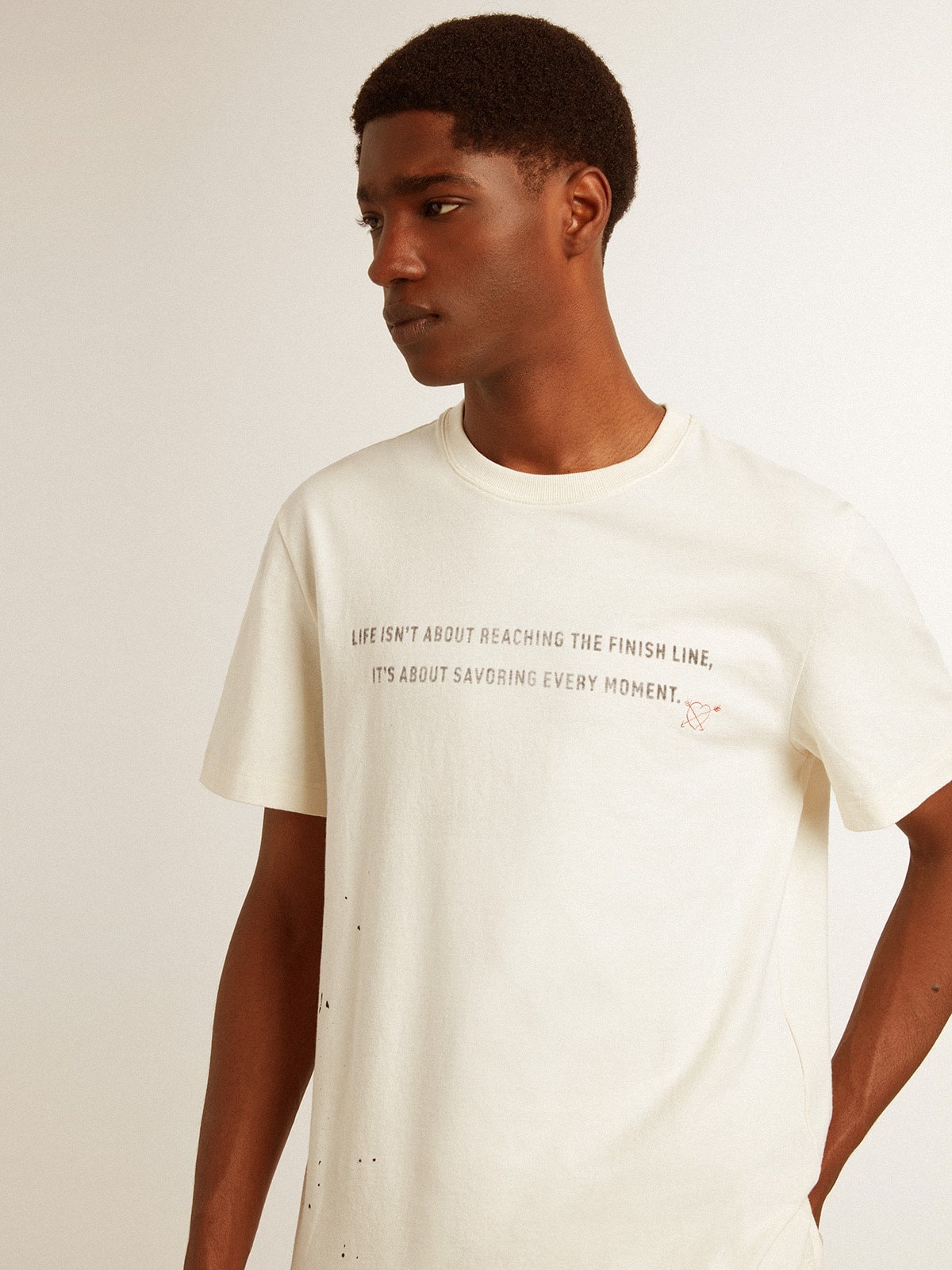 Men's T-shirt in aged white cotton with print and embroidery - 5