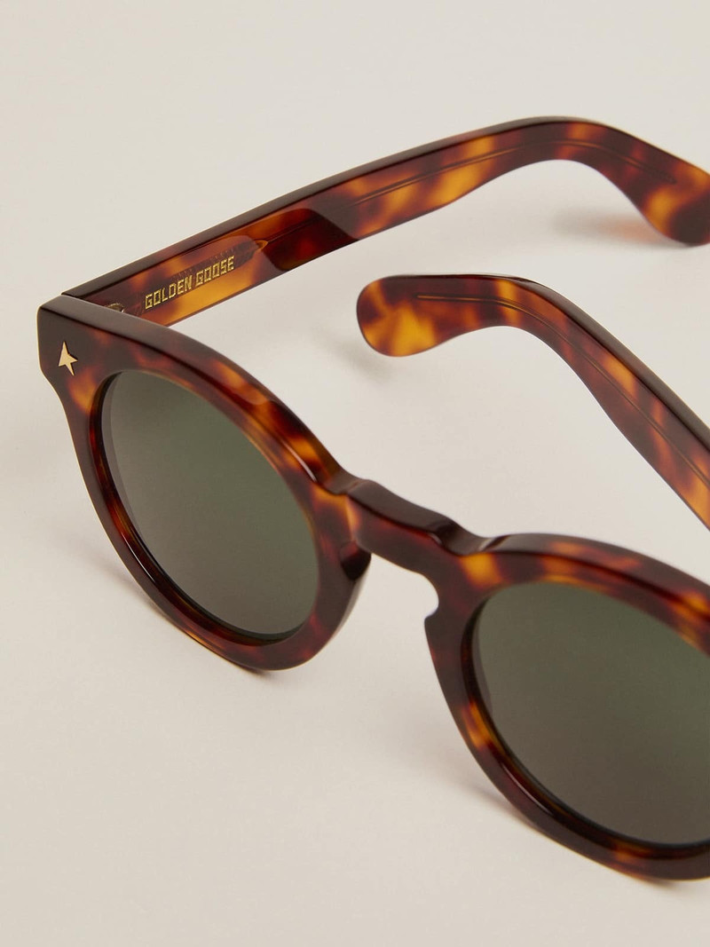 Golden Goose Sunglasses Panthos model with havana frame and gold details outlook