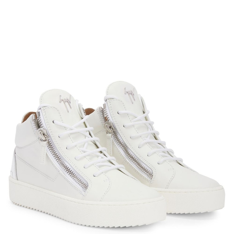 Giuseppe Zanotti Kriss outlook
