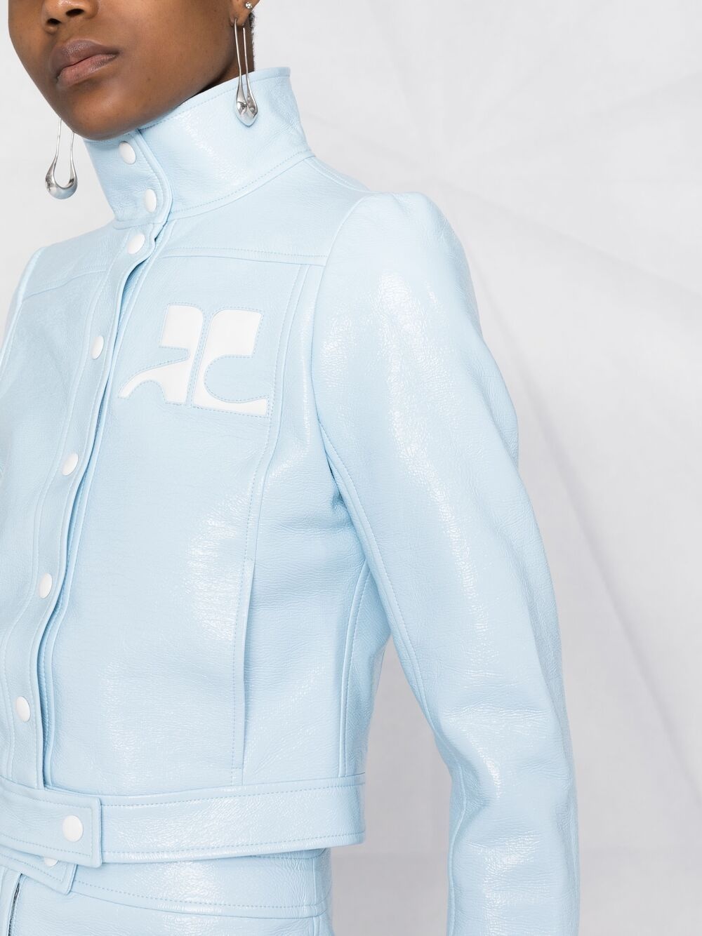 appliqué-logo cropped vinyl jacket - 3