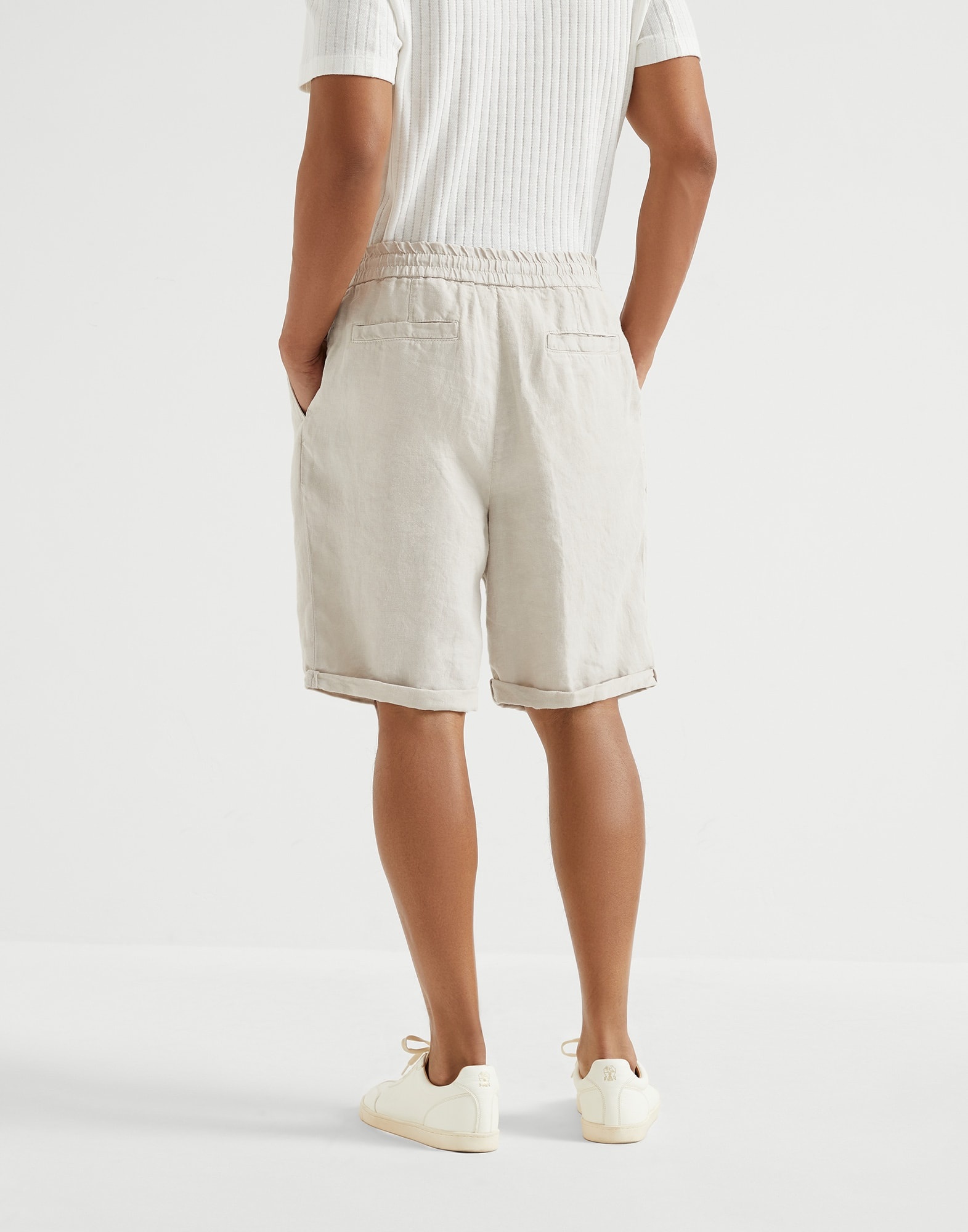 Garment-dyed Bermuda shorts in linen gabardine with drawstring and pleat - 2