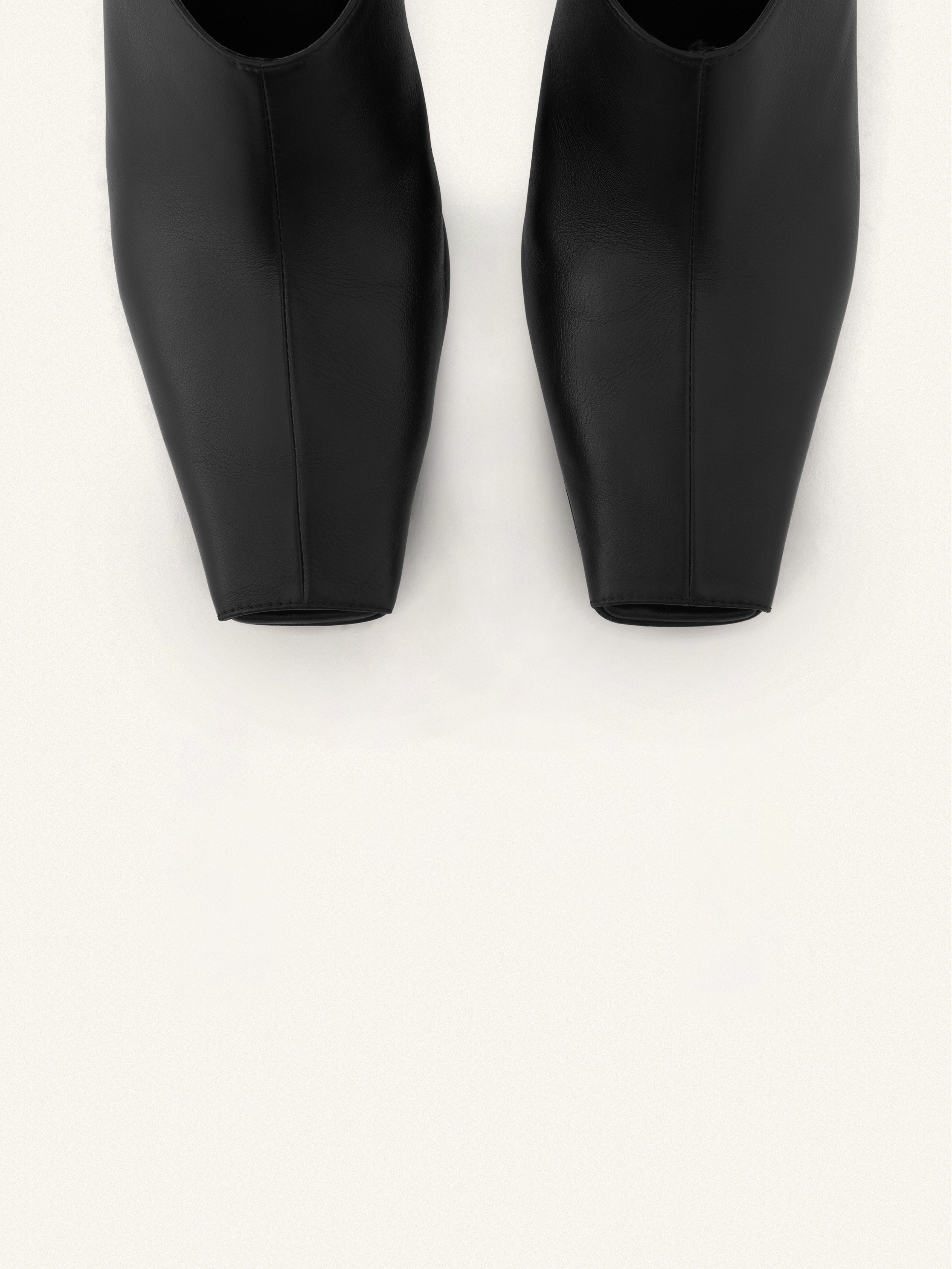 サンダル・ミュール COURREGES SLEEK LEATHER MULE Courreges Logo-Embellished Leather Mules | Saks Fifth Avenue