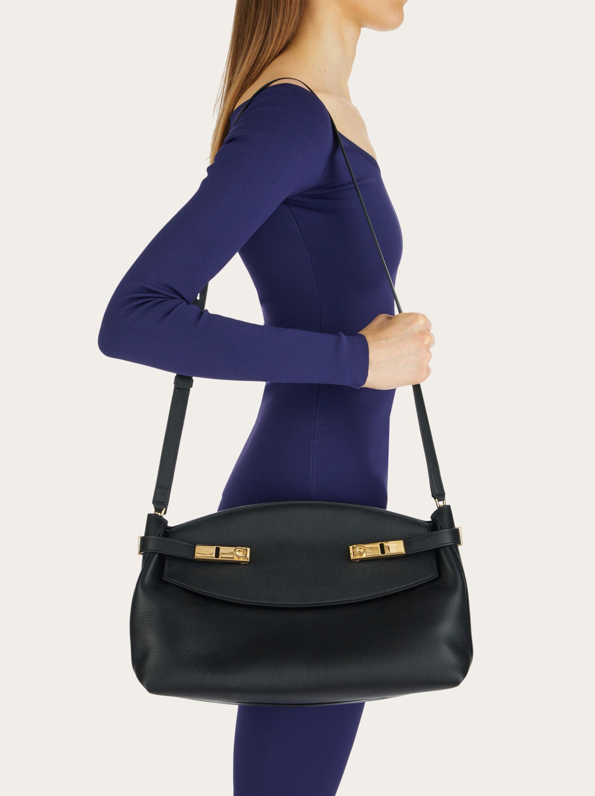 ポーチ Salvatore Ferragamo Hug Pouch L FERRAGAMO Hug pouch (L) | REVERSIBLE