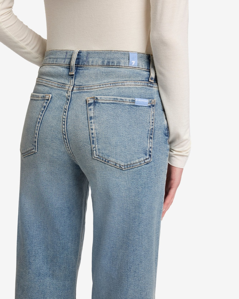 Luxe Vintage Alexa in Amuse Me 4