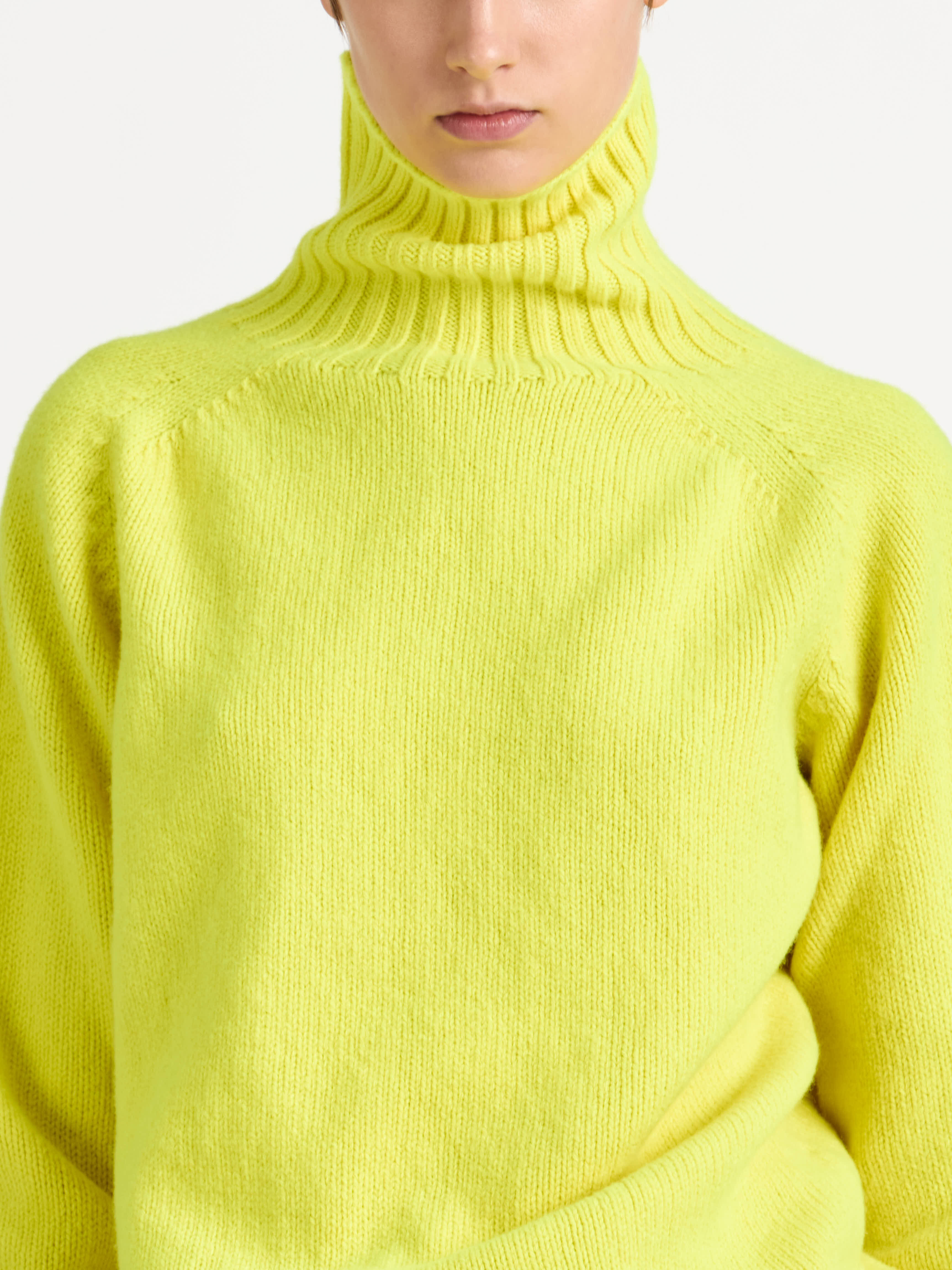 TURTLENECK JUMPER IN NEON YELLOW - 7