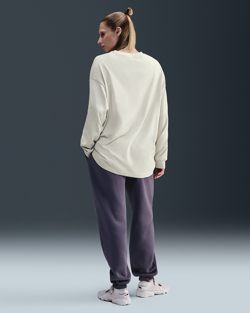 Nike Sportswear Essential Women's Oversized Long-Sleeve T-Shirt 5