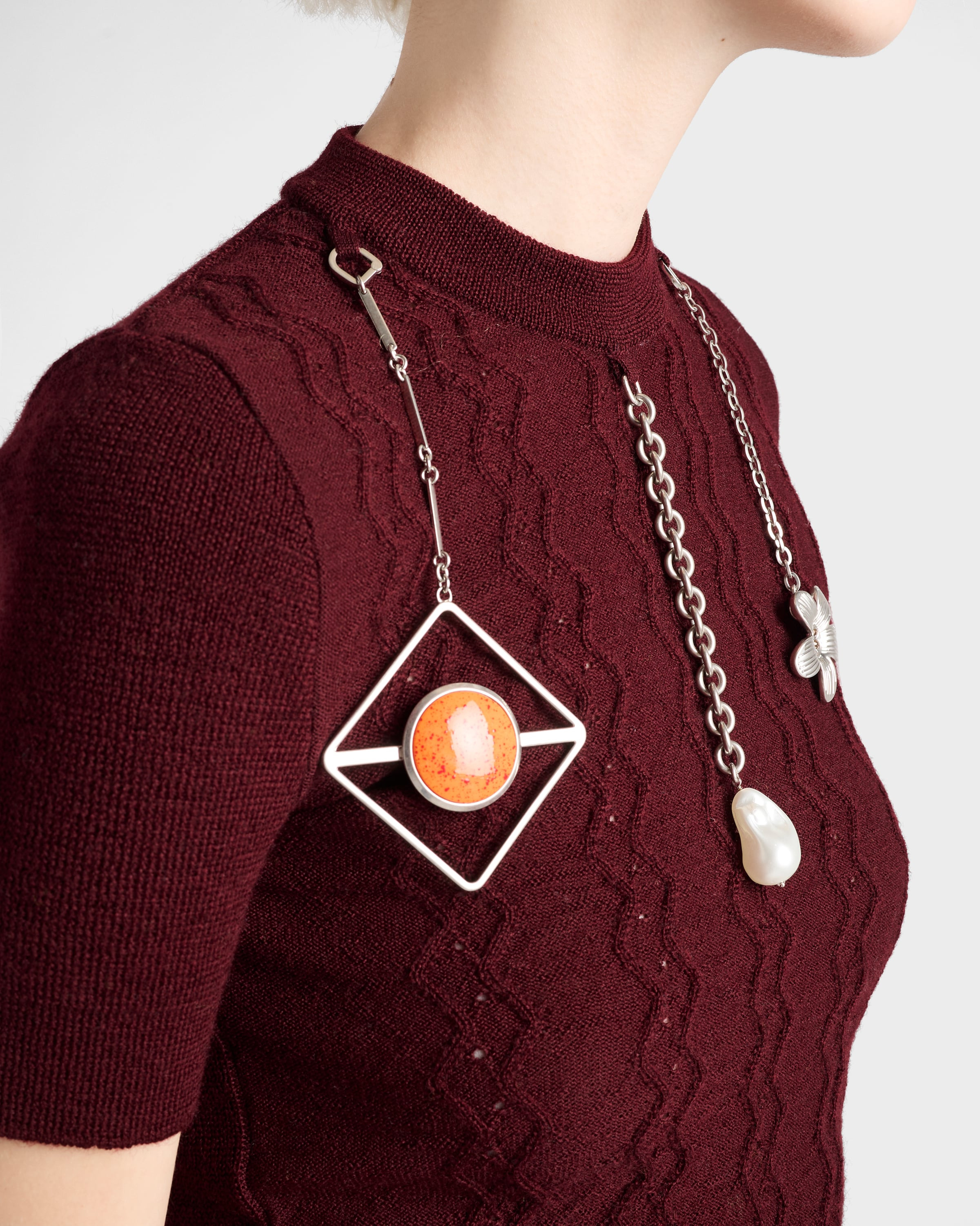 Short-sleeved wool sweater with pendants - 4