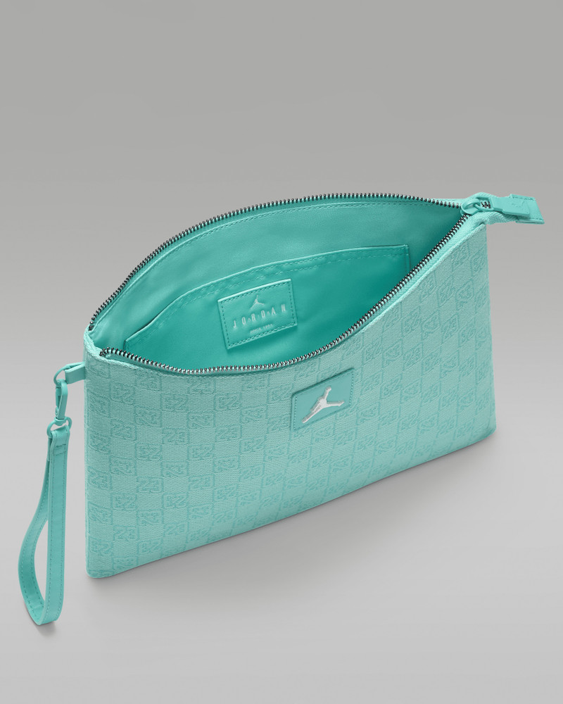 Jordan Monogram Pouch (0.69L) 4
