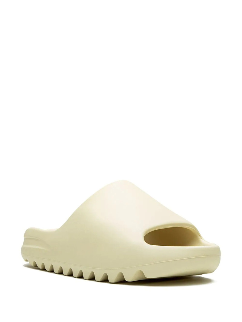 YEEZY YEEZY "Bone" slides outlook