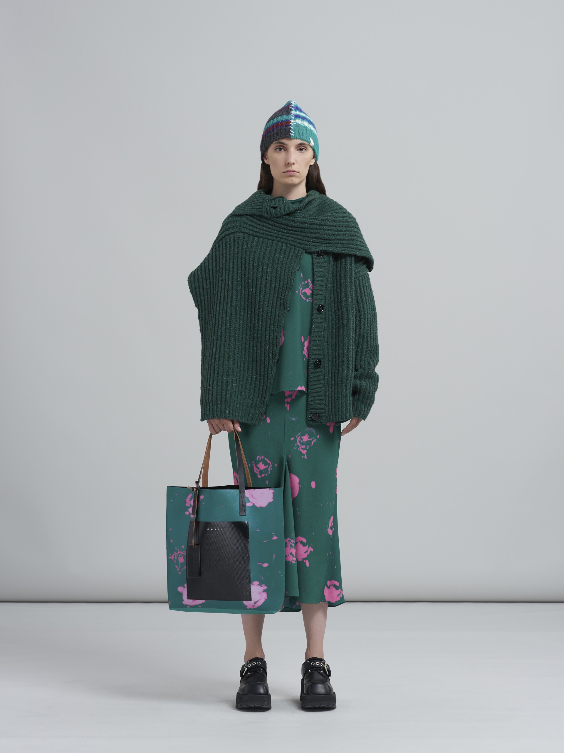 GREEN FADED ROSES PRINT PVC BAG - 2