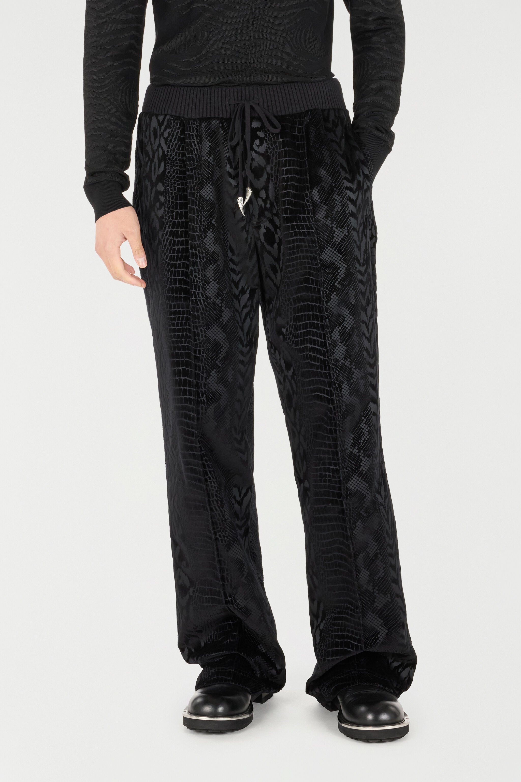 Pants With Animal Motifs - 3
