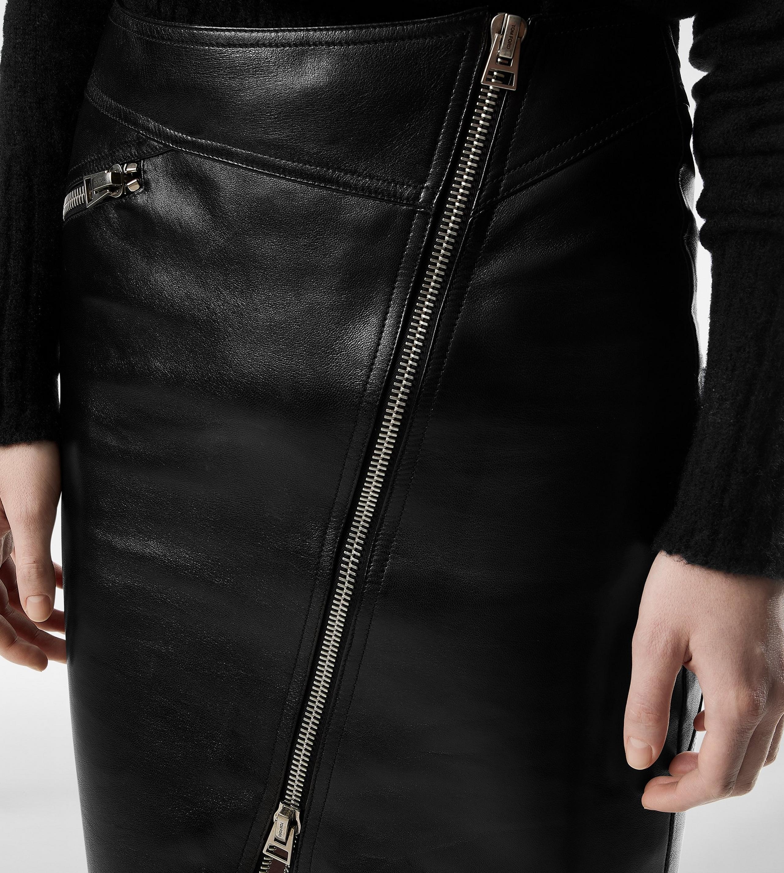 KNEE-LENGTH DIAGONAL ZIP LEATHER SKIRT - 2