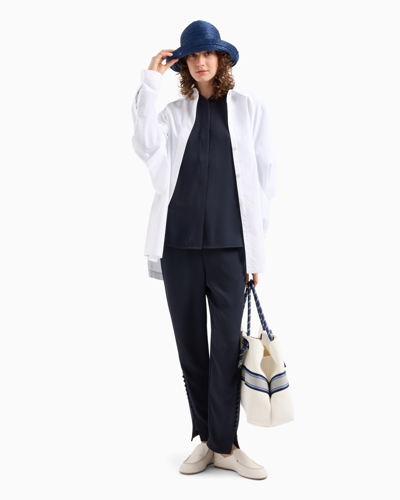 CRÉPON TROUSERS WITH BUTTON DETAIL AT THE HEM - 2