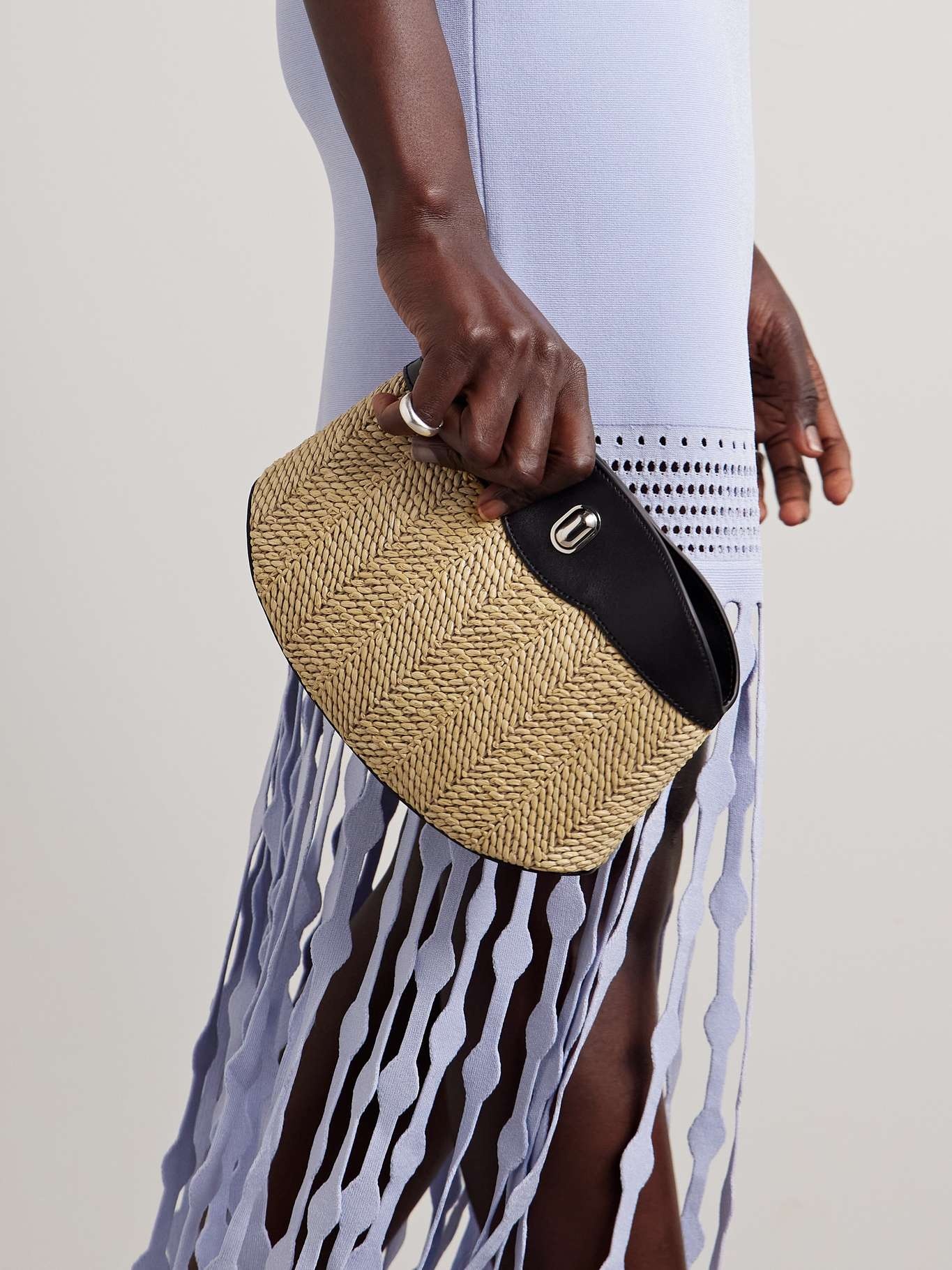 Tondo leather-trimmed raffia shoulder bag - 6