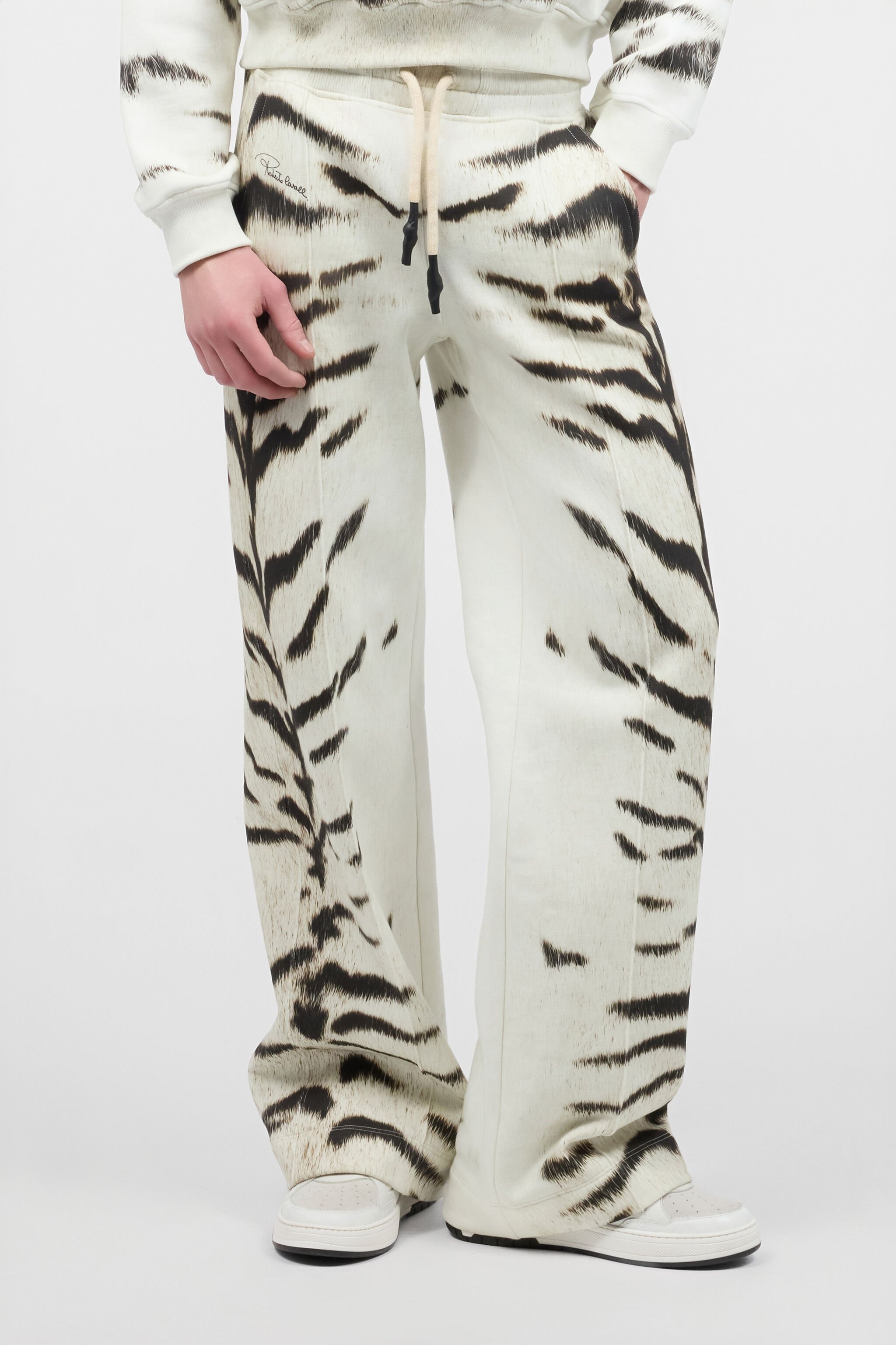 Man Sports Pants With White Tigresse OGAT X Roberto Cavalli Print - 4