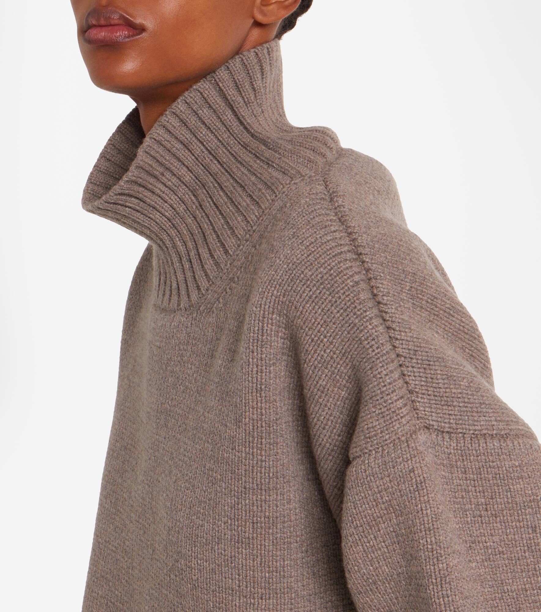 Wool turtleneck sweater - 4