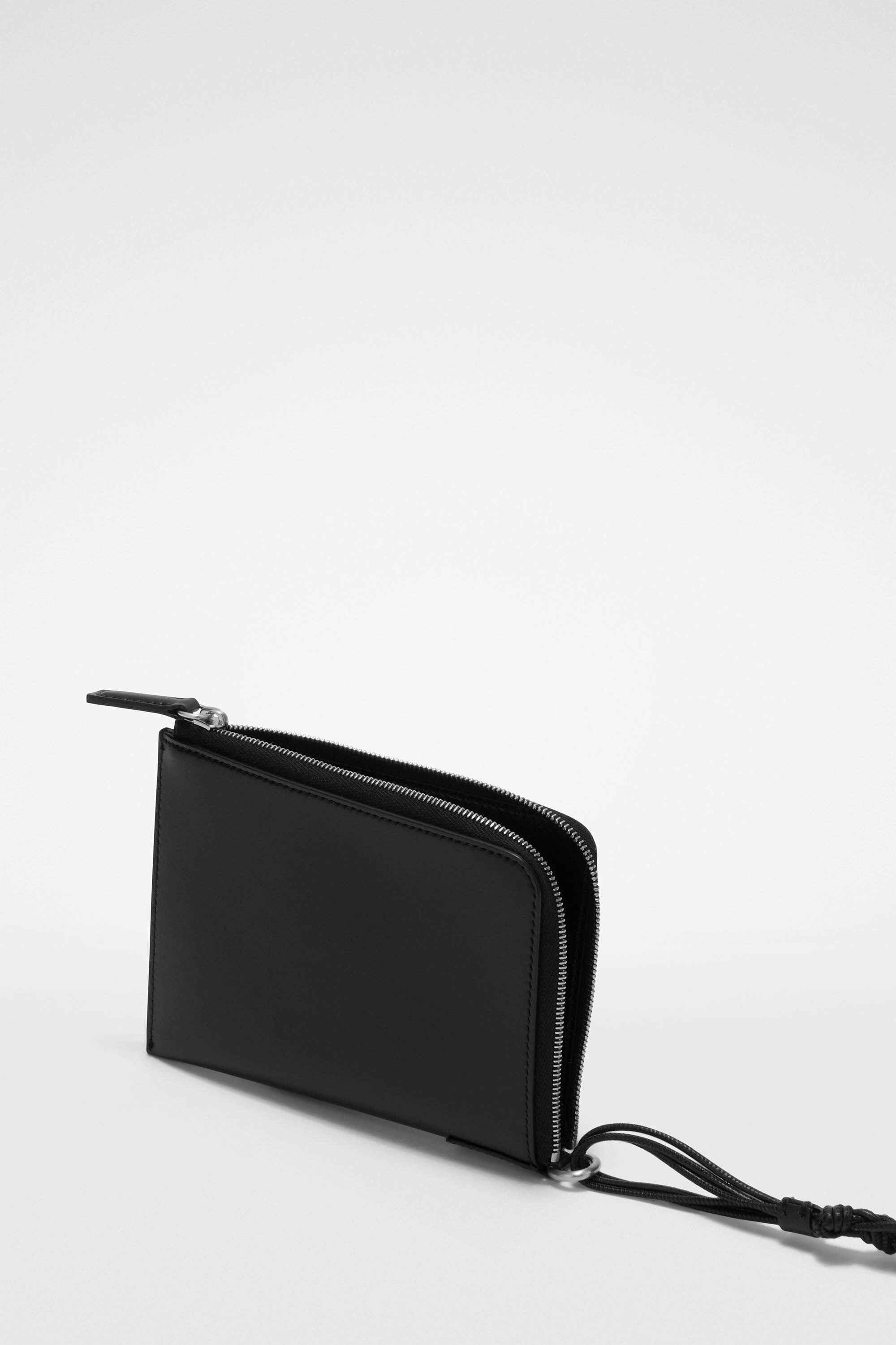 Tangle Passport Holder - 1