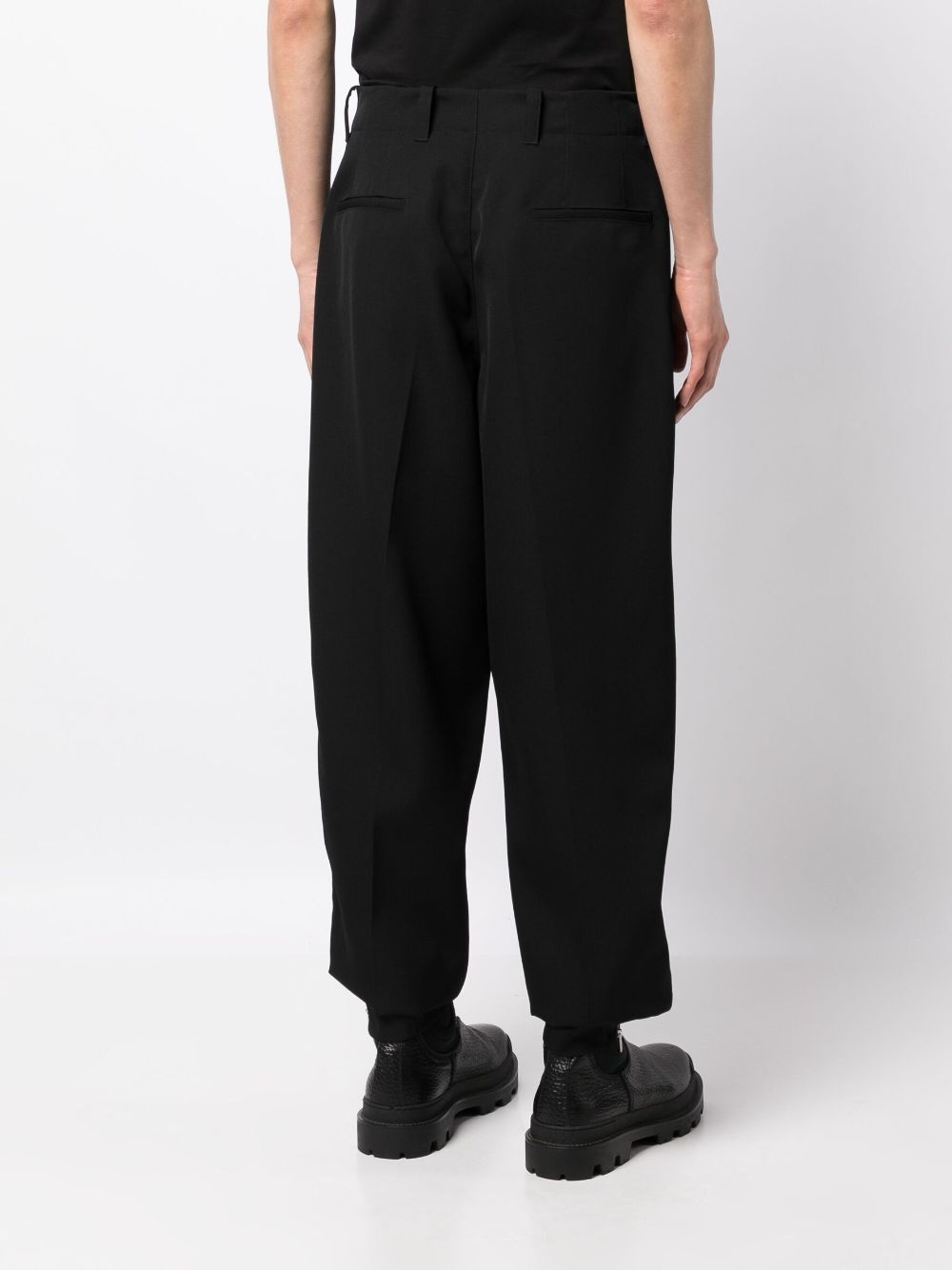 zip-fastening wool tapered trousers - 4