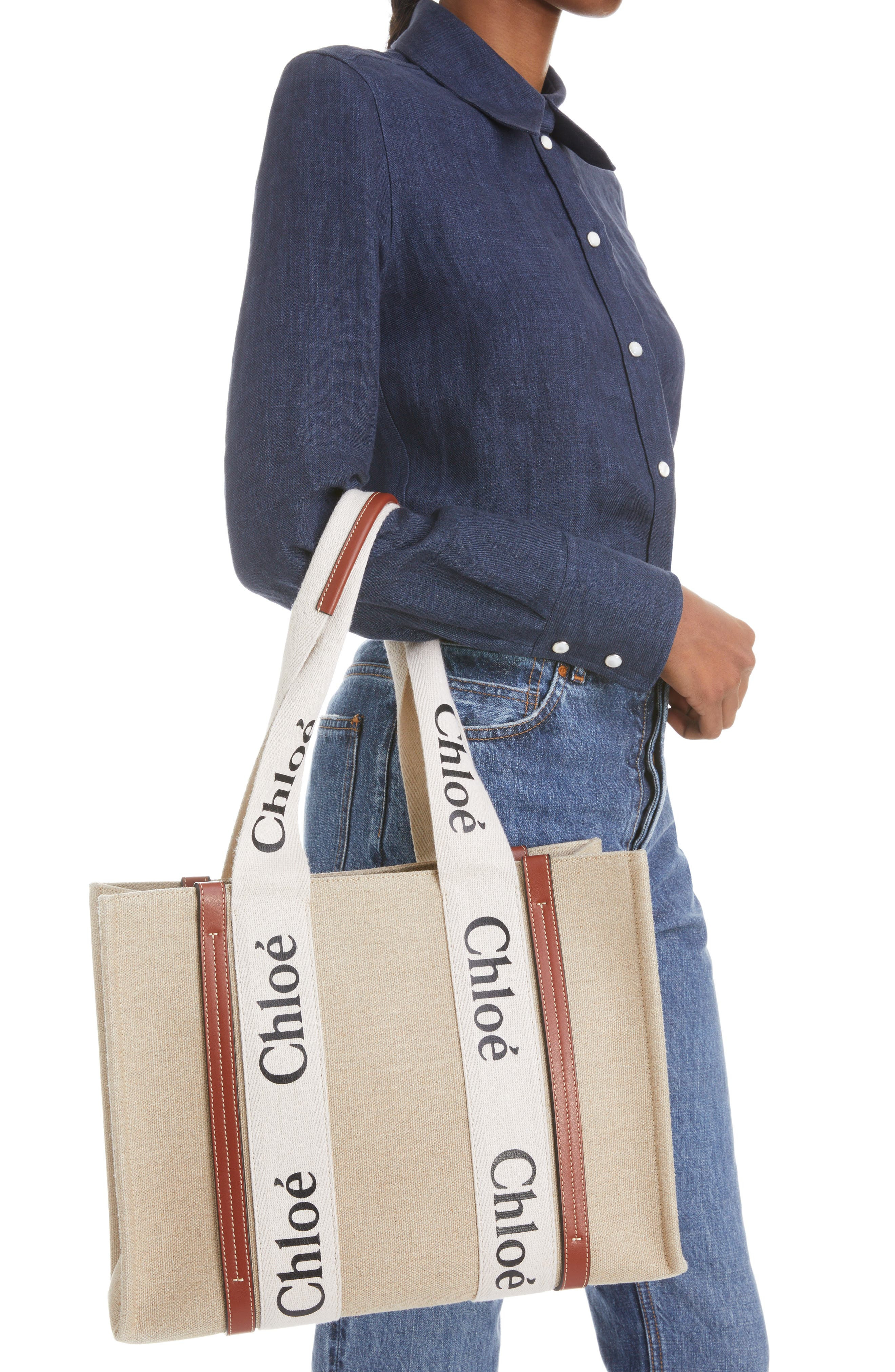 Chloé Medium Woody Linen Tote in White - 2