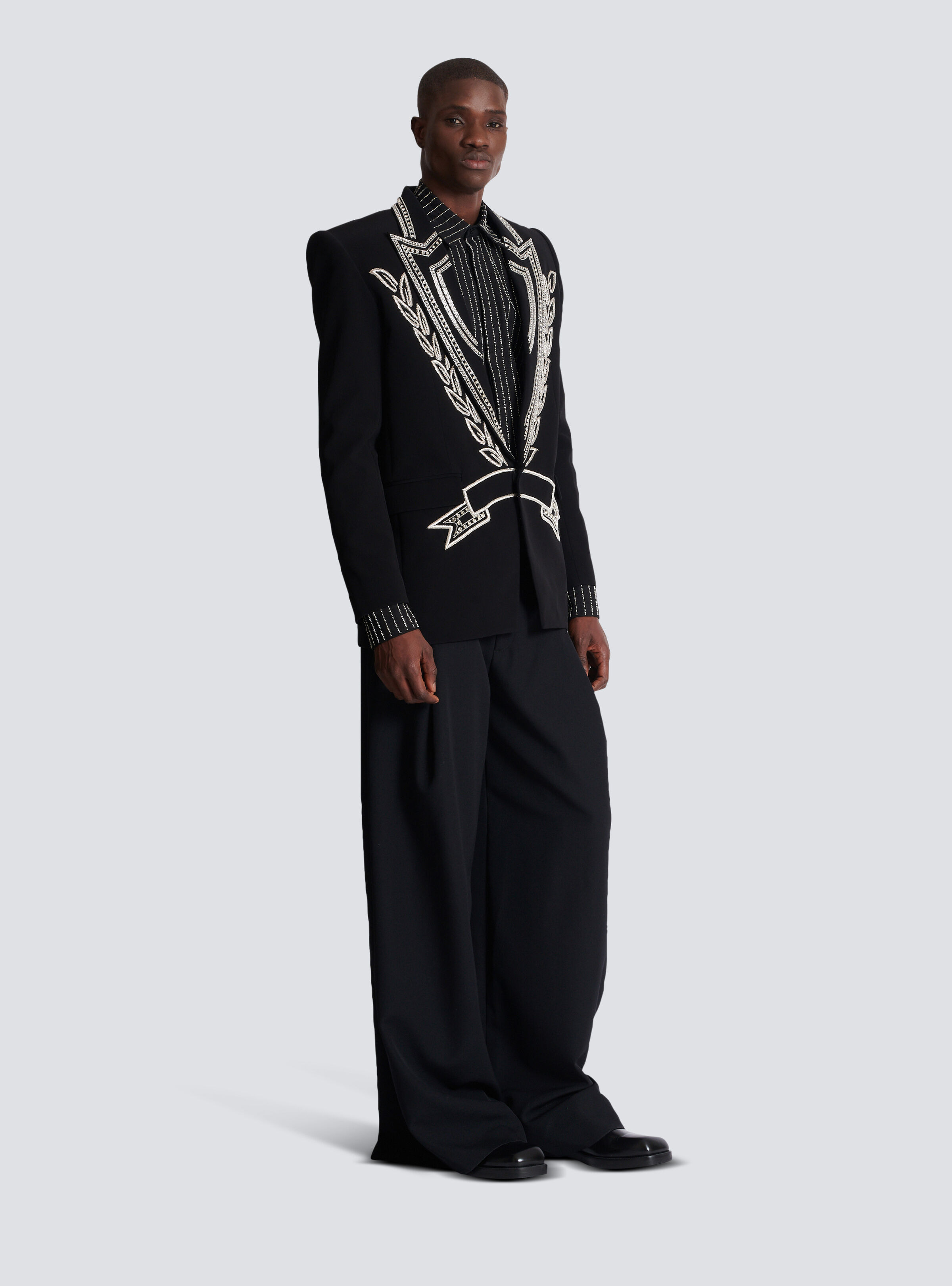Crepe 1-button jacket with crystals - 3