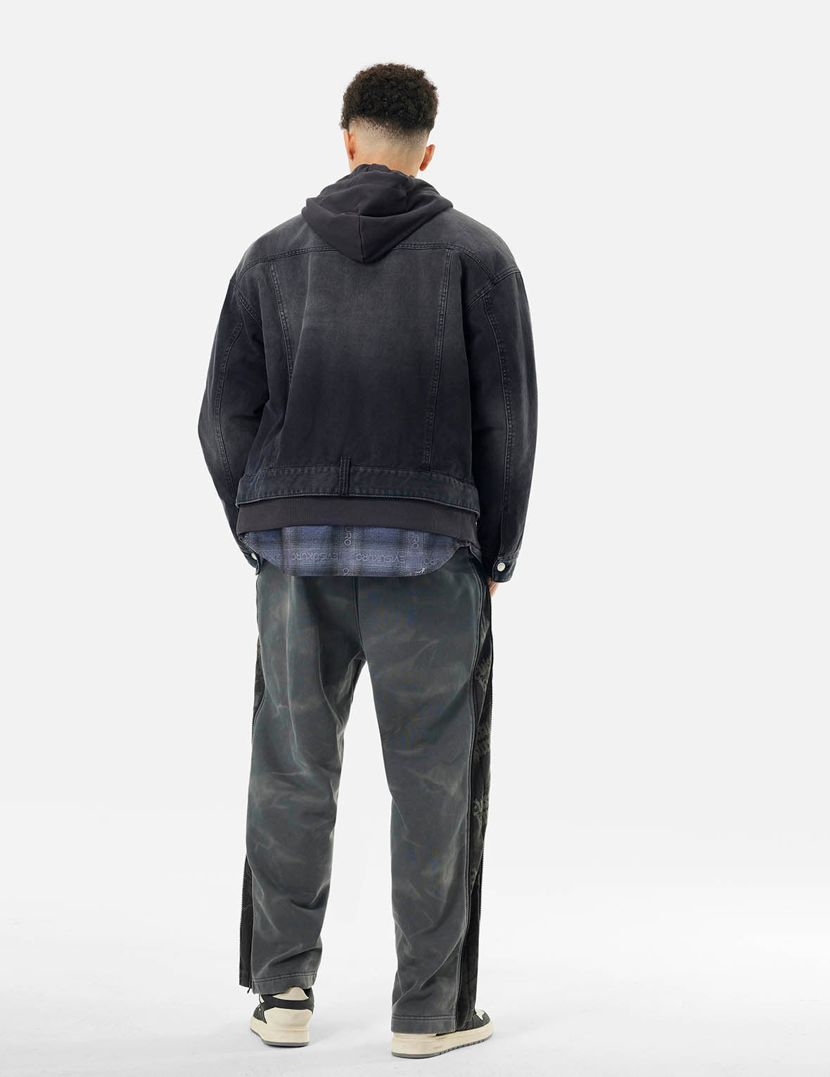 Multi-pocket and Layering Effect Relax Fit Trucker Jacket - 4