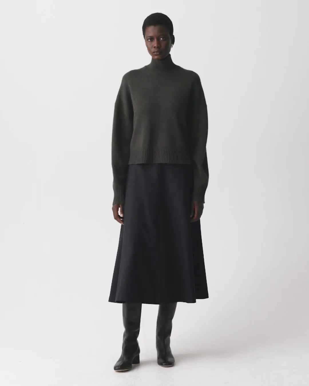 Cropped Turtleneck in Cashmere - 7