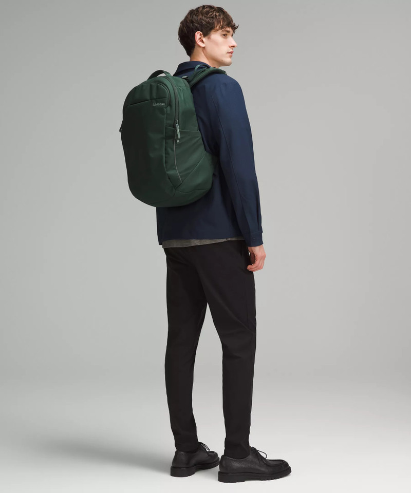 Triple-Zip Backpack 28L 6