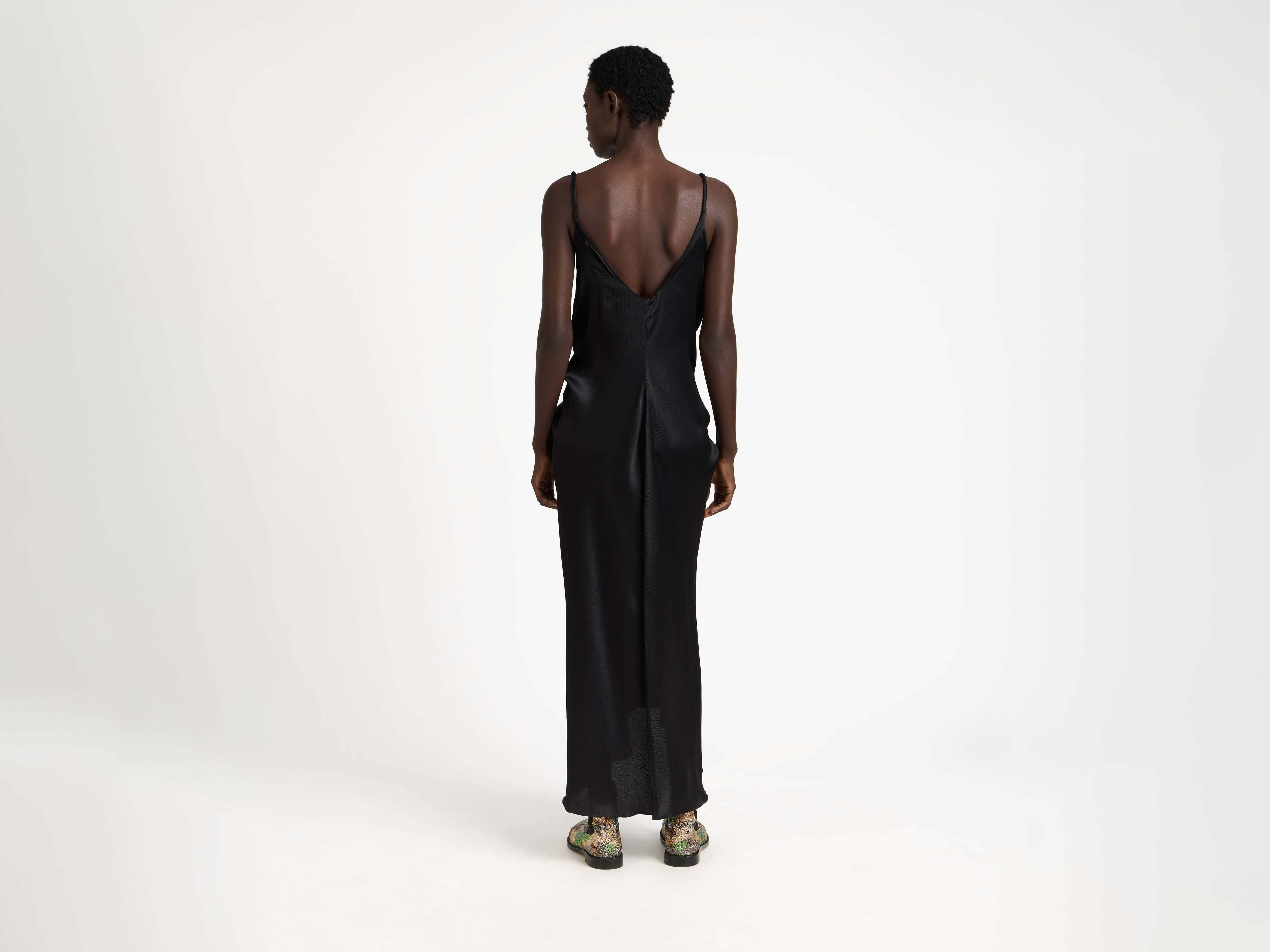 KNOTTED WAIST LONGLINE DRESS IN BLACK - 3