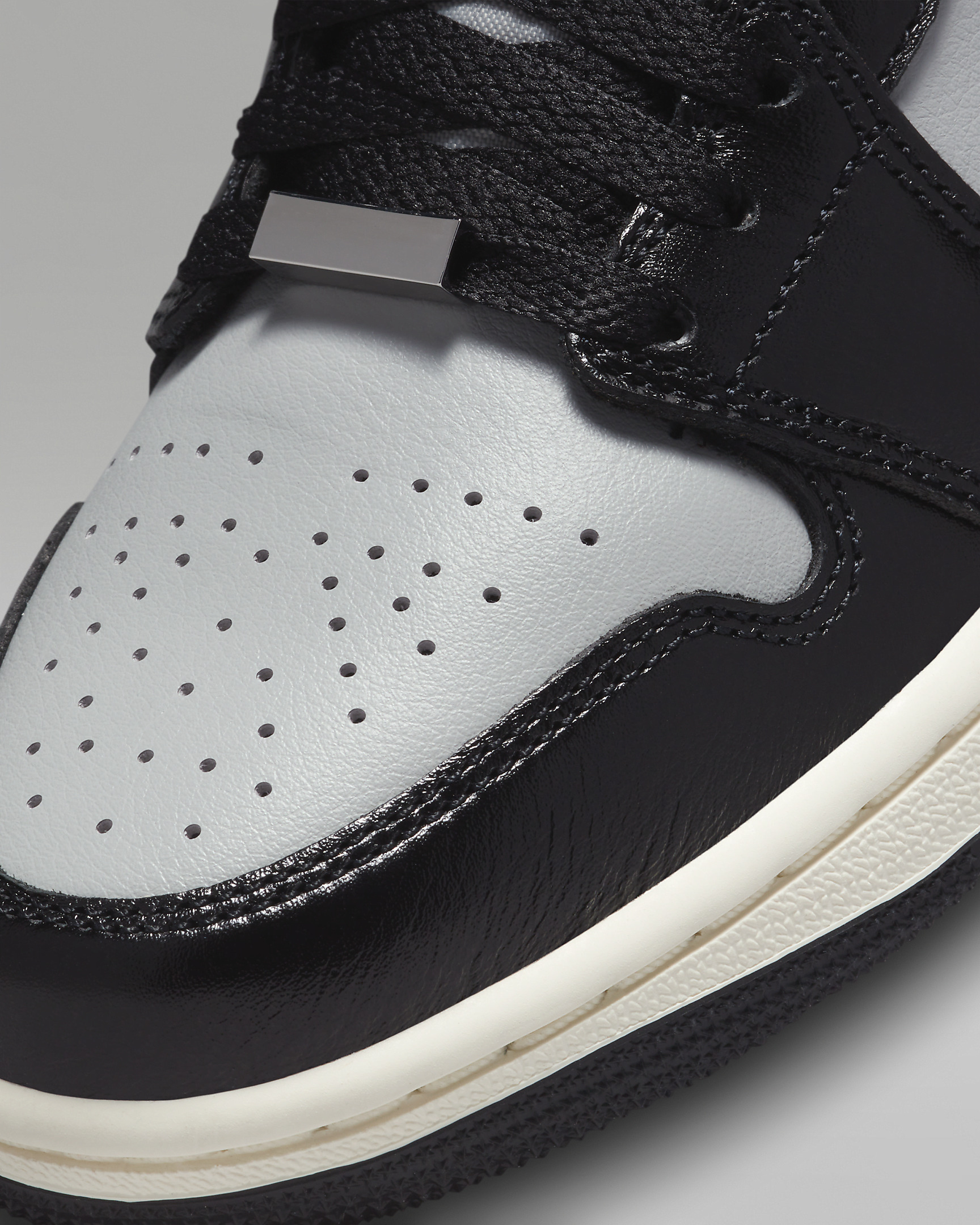 Air Jordan 1 Mid SE Women's Shoes - 7