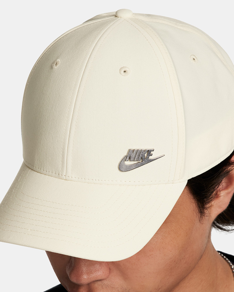 Nike Dri-FIT Club Structured Metal Logo Cap 6