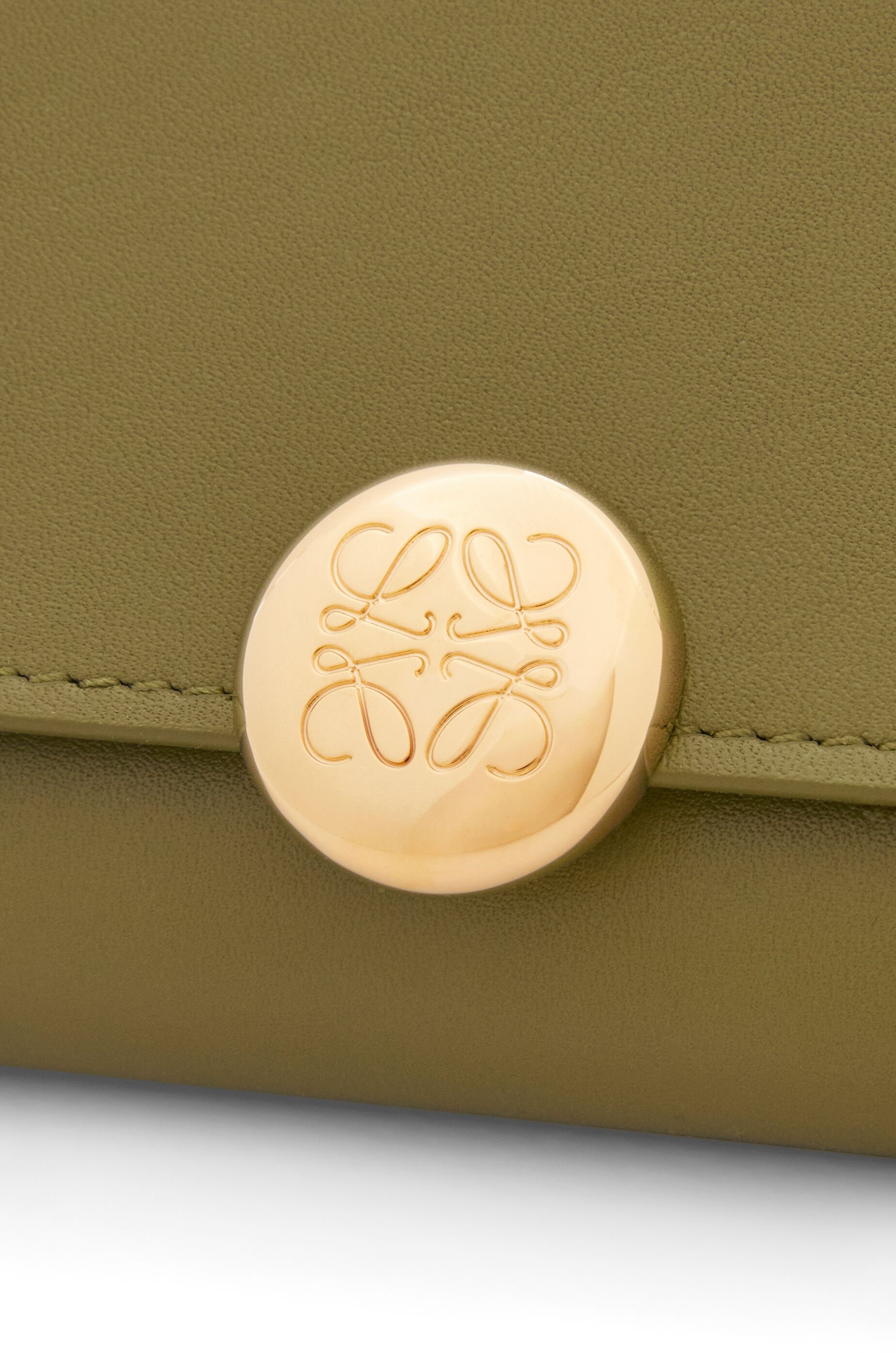 Pebble continental wallet in shiny nappa calfskin - 5