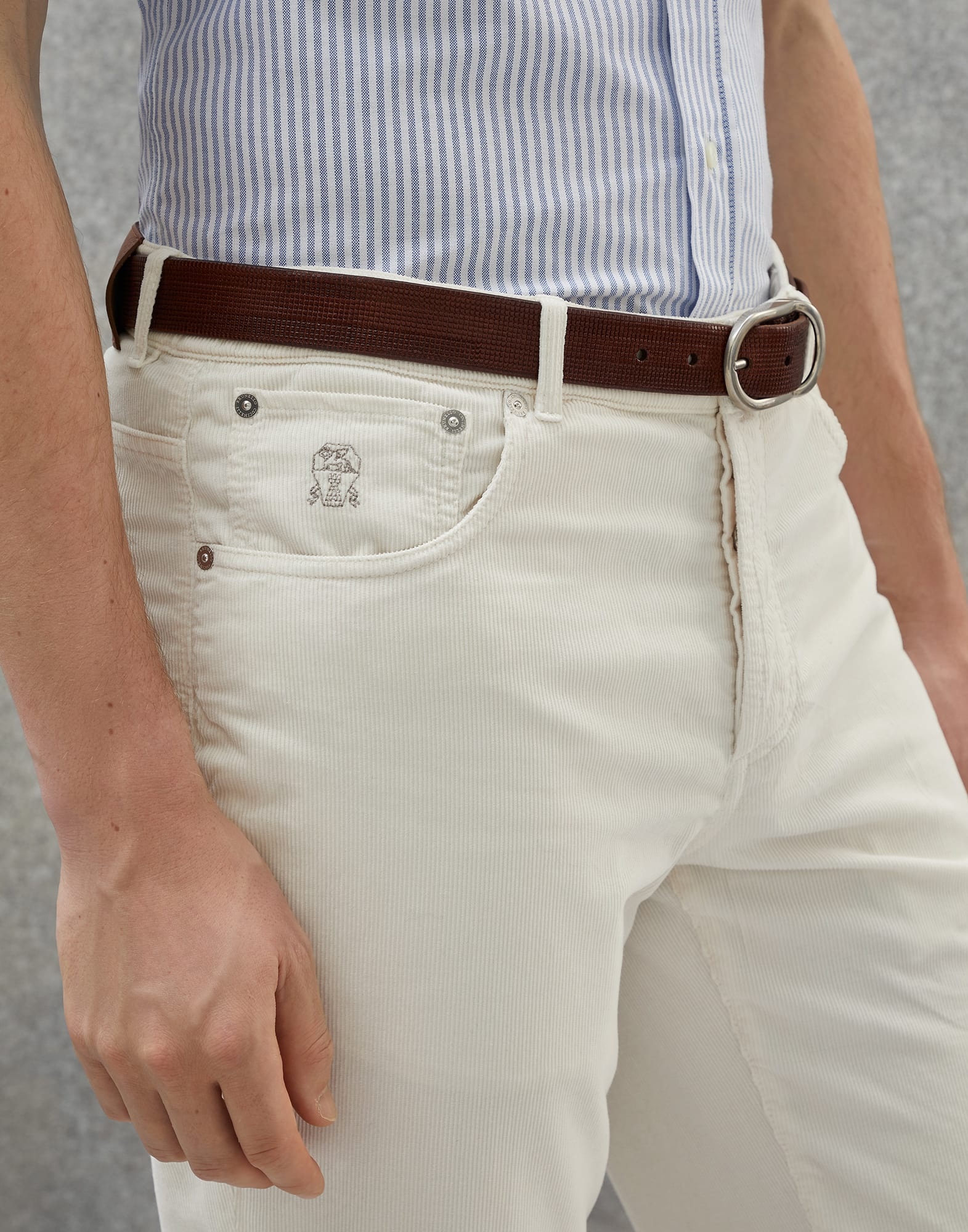 Garment-dyed Italian fit five-pocket trousers in cotton narrow wale corduroy - 3