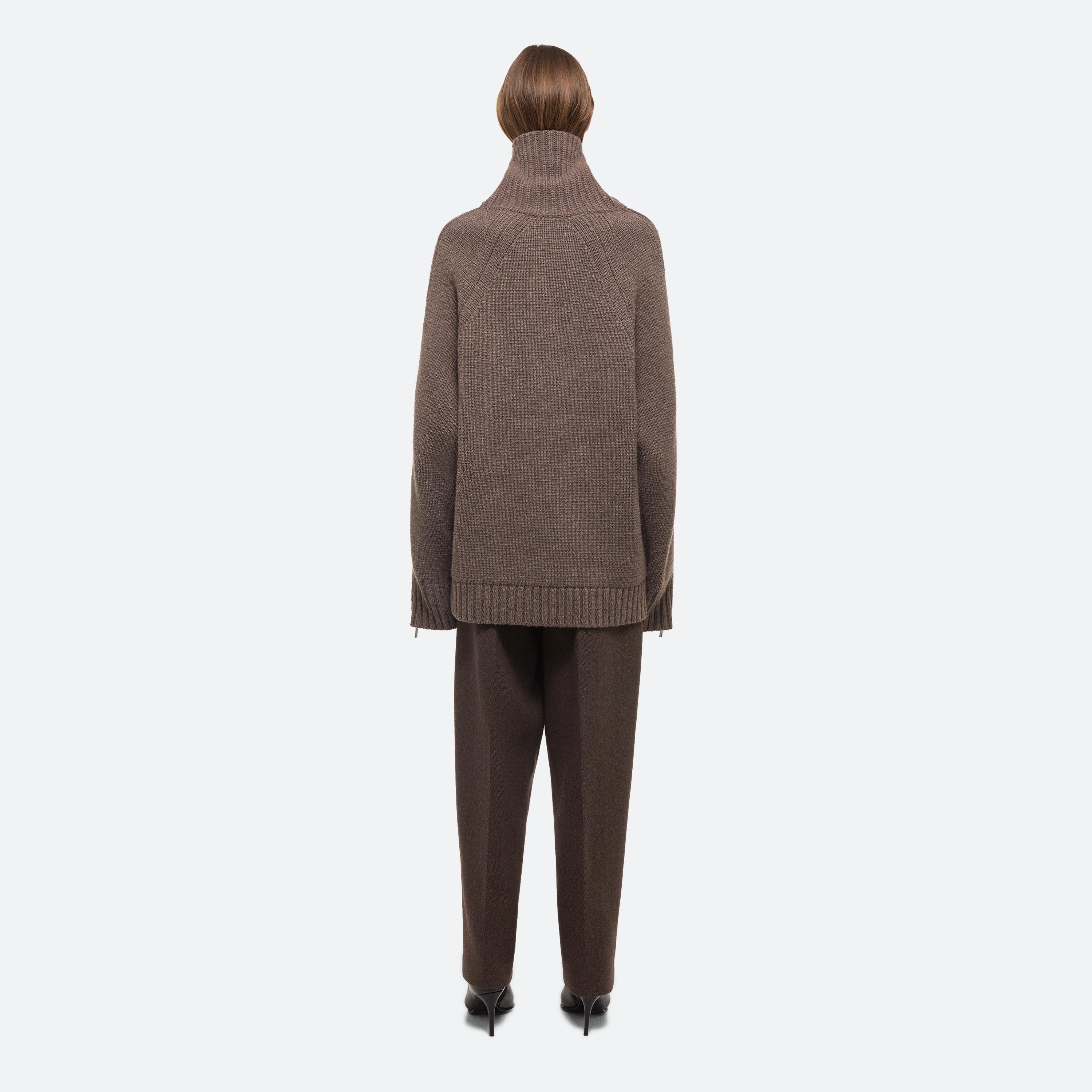 SUITCASE TURTLENECK - 9