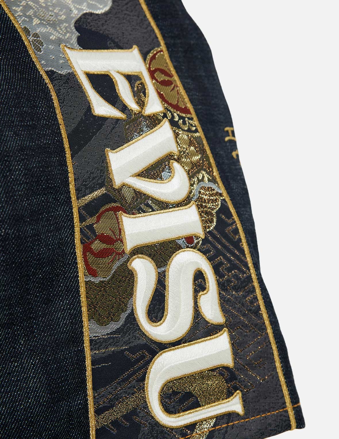 Brocade Daicock Appliqué and Logo Embrodiery Regular Fit Denim Shorts - 6