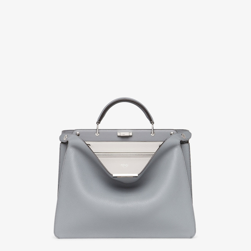 Medium iconic Peekaboo ISeeU bag, made of gray Cuoio Romano leather. The interior is organized into - 1