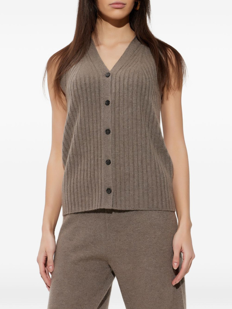 buttoned V-neck vest 3