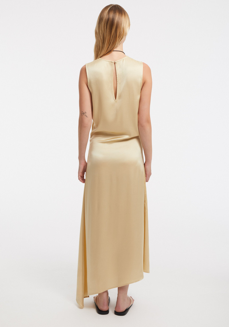 아마라
Asymmetrical 드레스 와 앞 slit 4
